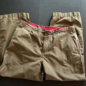 Columbia olive capris-hip pockets, back flap/Velcro close pockets & +pocket-EUC